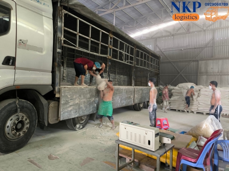 xe tải chở hàng Đồng Nai