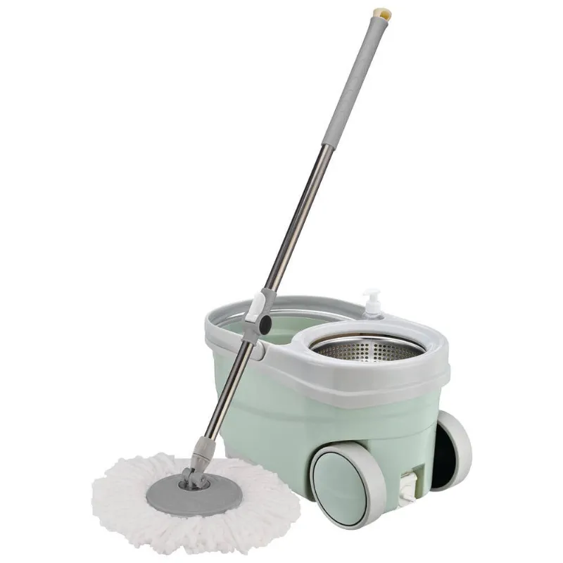 Cây lau nhà và chổi mới mang ý nghĩa gạt bỏ những điều không may mắn